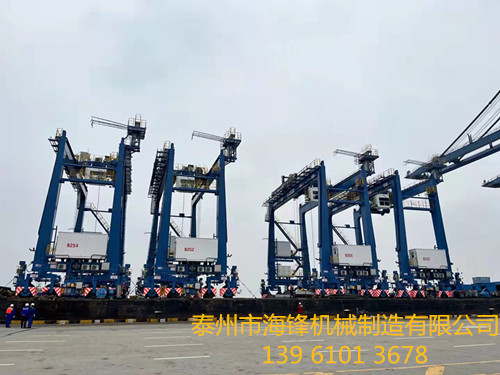 4臺RTG動力房在上海外高橋外四碼頭靠泊 4臺RTG動力房在上海外高橋外四碼頭靠泊